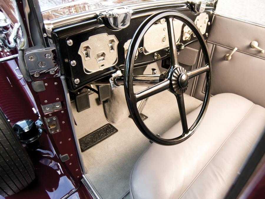 Интерьер Cord L-29 Convertible 1931 года  (фото 18 из 51)